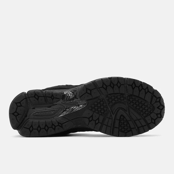 New Balance 2002R - Black/Black Cement